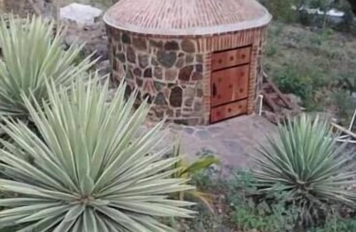 San Marcos La Laguna House | Red rose.