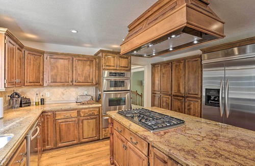Sunset House | Redding Getaway w/Hot Tub & Outdoor Kitchen!