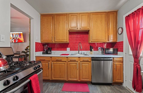 Denver House | RedRocks Charming Retreat HotTub Arcade