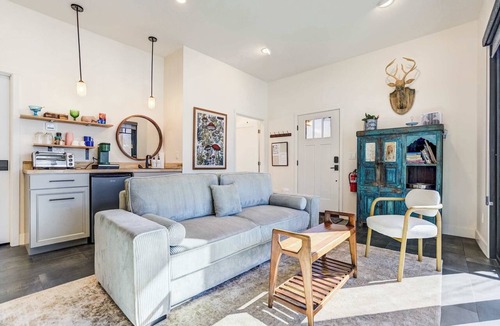 Manitou Springs Historic District Apartment | Redstone Terrace! Scenic Mountain View by Downtown