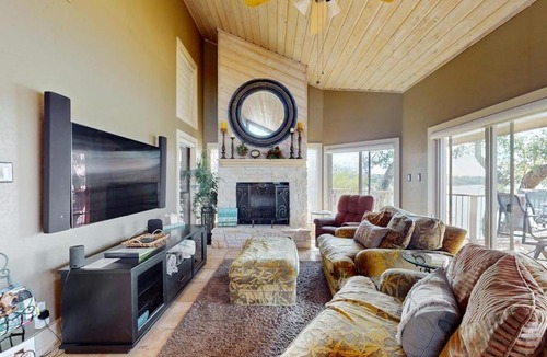 Spicewood House | Refined Panoramic Paradise on Lake Travis with Boat Launch and Tesla Charger