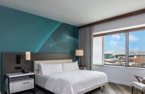 Downtown Houston Hotel | Relax and Unwind! 2 Pet-friendly Units, Near Houston Arboretum and Nature Center