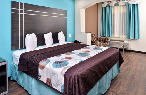 Spring Hotel | Relax and Unwind! Comfortable Unit! Near Six Flags Hurricane Harbor Splashtown