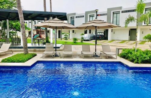 Valle Dorado House | Relax at Casa 33 Pool Club and Security