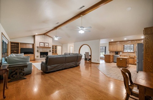 Barling House | Relax at spacious 4 bedroom private lake home in Chaffee Crossing!
