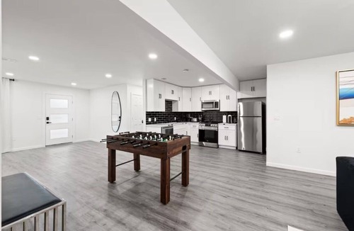 West Arlington House | Relax by the POOL in Arlington TX 3B2B home. 10 min from AT&T Stadium/Six flags