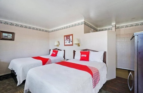 Alpine Hotel | Relax in 3 Comfortable Rooms Close to Downtown Alpine and Historic Spots