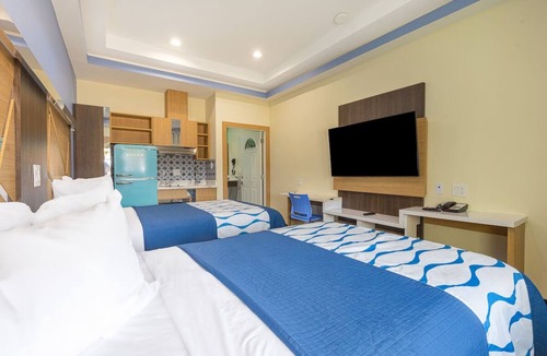 George Bush Park/Eldridge Hotel | Relax in 3 Spacious & Pet-Friendly Rooms w/Kitchenettes Near Constellation Fiel