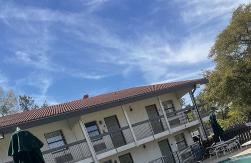 Longview Hotel | Relax Inn & Suite