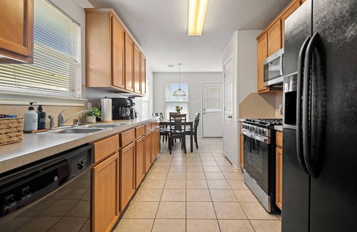 Houston House | Relax, Quiet, Clean, & 15min Away From Airport