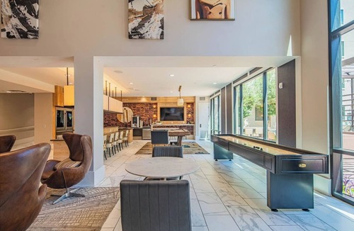 Orange Heights Apartment | Relaxing 1BR Apartment in Uptown Biltmore with Gym Pool and Parking
