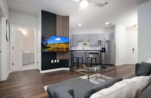 Southtown Apartment | Relaxing 1BR w Gym & Parking Near Rvrwalk & Dome