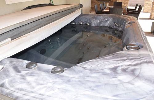 Paradise Hills Civic House | Relaxing 4 Bedroom with Pool and Hot Tub