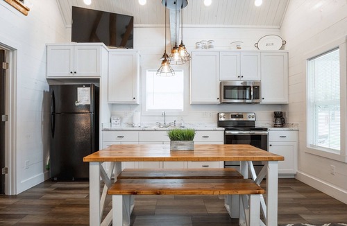 Edgemont Cottage | Relaxing Cottage Getaway w/Fire Pit