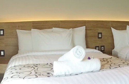 Downtown Cancun Hotel | Relaxing Double Room with Rooftop Access – Perfect for Exploring Nearby Gems