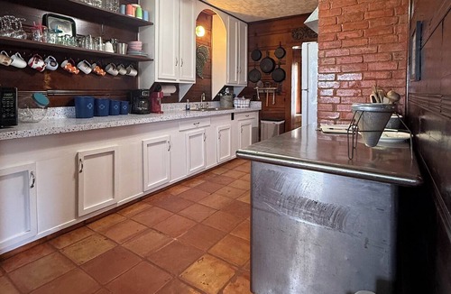 Austwell House | Relaxing fishing, hunting, birding lodge in Austwell, Texas that sleeps 8