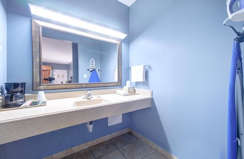 Weslaco Hotel | Relaxing Room Near Downtown Weslaco – Just 1.7 Mi Away! | Free Parking