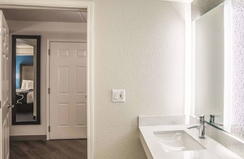 Ahwatukee Foothills House | Relaxing Stay! 4 Convenient Units, Free Breakfast, Pool, Pets Allowed