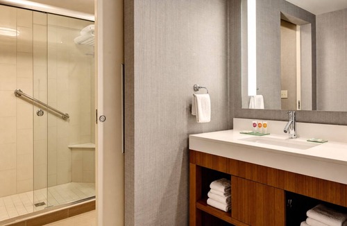 South Side Hotel | Relaxing Suites with Pool & Breakfast Close to USS Lexington & Gulf Coast