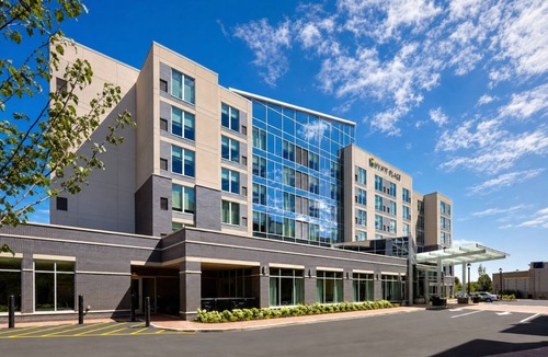 South Side Hotel | Relaxing Suites with Pool & Breakfast Close to USS Lexington & Gulf Coast