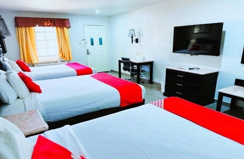Oakville Hotel | Relaxing Unit Near Choke Canyon State Park – Pool, Pet Friendly & Parking