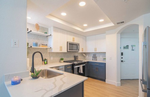 Kierland Condo | Remodeled 2BR Luxury Suite | Walk to Kierland Golf