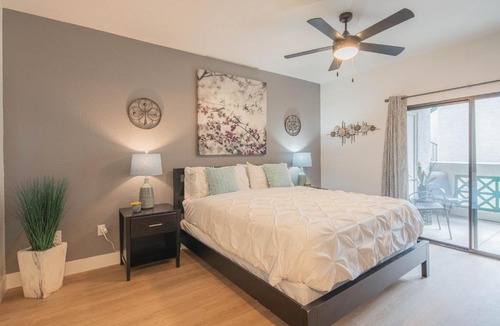 Kierland Apartment | Remodeled and Walkable King Bed Adjacent Kierland Golf