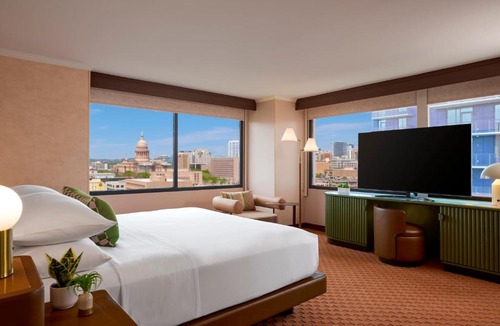 Red River Cultural District Hotel | Renaissance Austin Downtown Hotel
