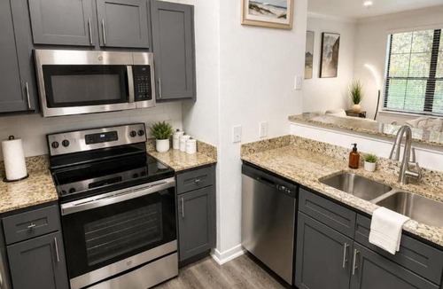 College Park Apartment | Resort-Style 1BR Pool Gym & Movie Theater6