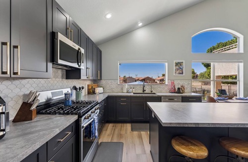 Arrowhead Ranch House | Resort-Style 5BR | Heated Pool + Putting Green, Oasi in AZ