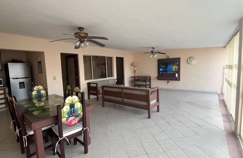Caleta Villa | Resting villa overlooking Acapulco Bay