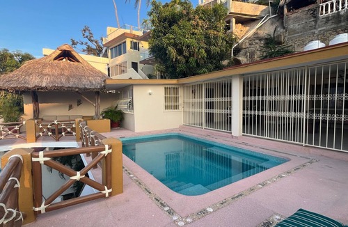 Caleta Villa | Resting villa overlooking Acapulco Bay