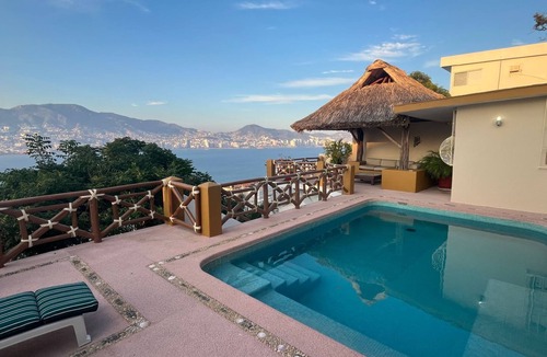 Caleta Villa | Resting villa overlooking Acapulco Bay