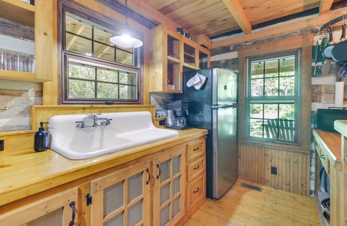 Peaks Cabin | Restored Buchanan Log Cabin on 9-Mile Creek!