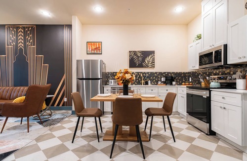 Downtown Apartment | Retro 1BR condo - Walk to Downtown