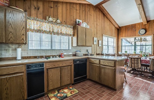 Greer Cabin | Retro Grandma Mountain Family Retreat~Summit Pines
