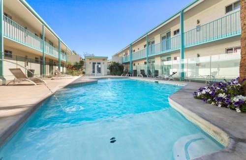 Roosevelt Apartment | Retro-Modern Hideout in DTPH Pool & Parking