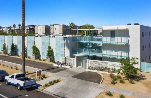 Roosevelt Apartment | Retro Studio in the Heart of DTPH - Very Walkable