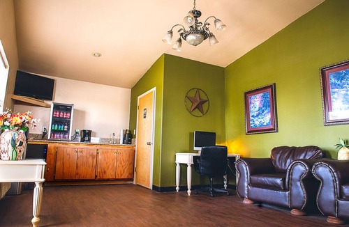 Rankin Hotel | Riata Inn