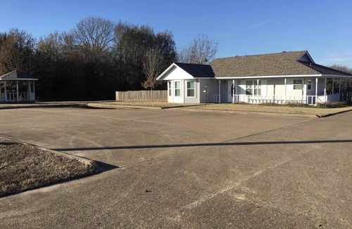 Elmo House | Right outside Canton and 5 minutes to TRADE DAYS!