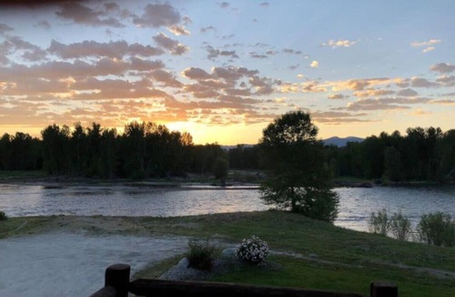 Grantsdale House | *River Cabin Minutes To Town*