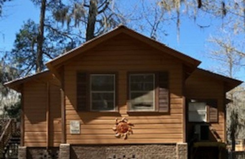 Jefferson Cabin | River front cabin on Caddo Lake /Big Cypress Bayou