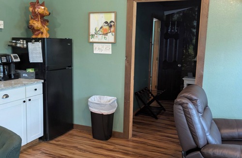 Nashoba Cabin | River Front Lodging, Hot Tub, King Bed, Feel Like You Are Sleeping in the Woods!