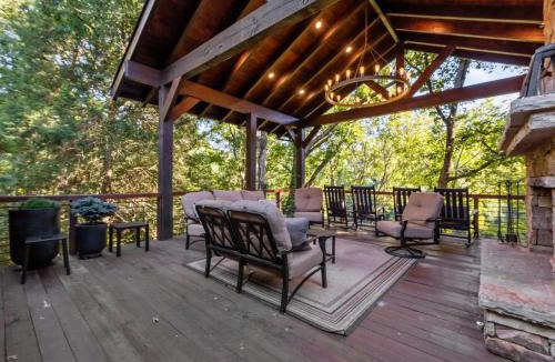 Cherry Log House | River Joy Lodge - Cherry Log, GA - Take in Sweeping Mountain Views, Play a Round of Disc Golf on the Property, Rack Up a Game of