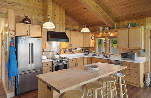 Pray House | River Rose - Fully remodeled charming ranch style cabin on Yellowstone River!