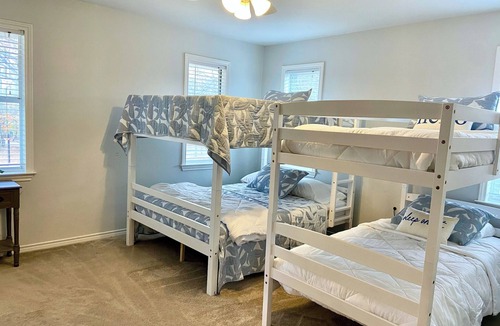 Weston House | River Valley Place-Pool Spa Pickleball GameBarn EV