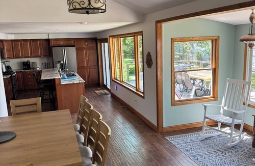 Dixon House | Riverfront 2 bedroom, 2 bathroom house with all the amenities