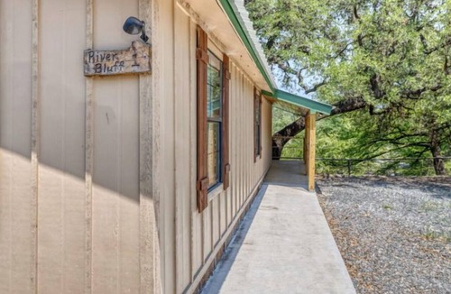 Leakey Cabin | Riverfront Cabins and Vacation Homes