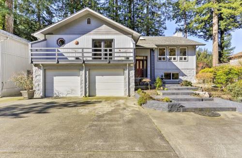 Crescent City House | Riverfront Crescent City Home, 8 Mi to Beach!