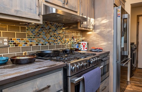 Holiday Shores House | Riverfront Home w/Beach & Pool - Club 333